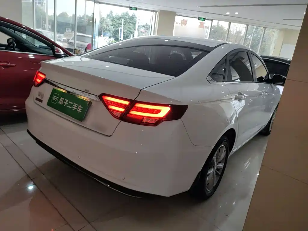 Emgrand GL UP 1.4 T CVT Leading Style