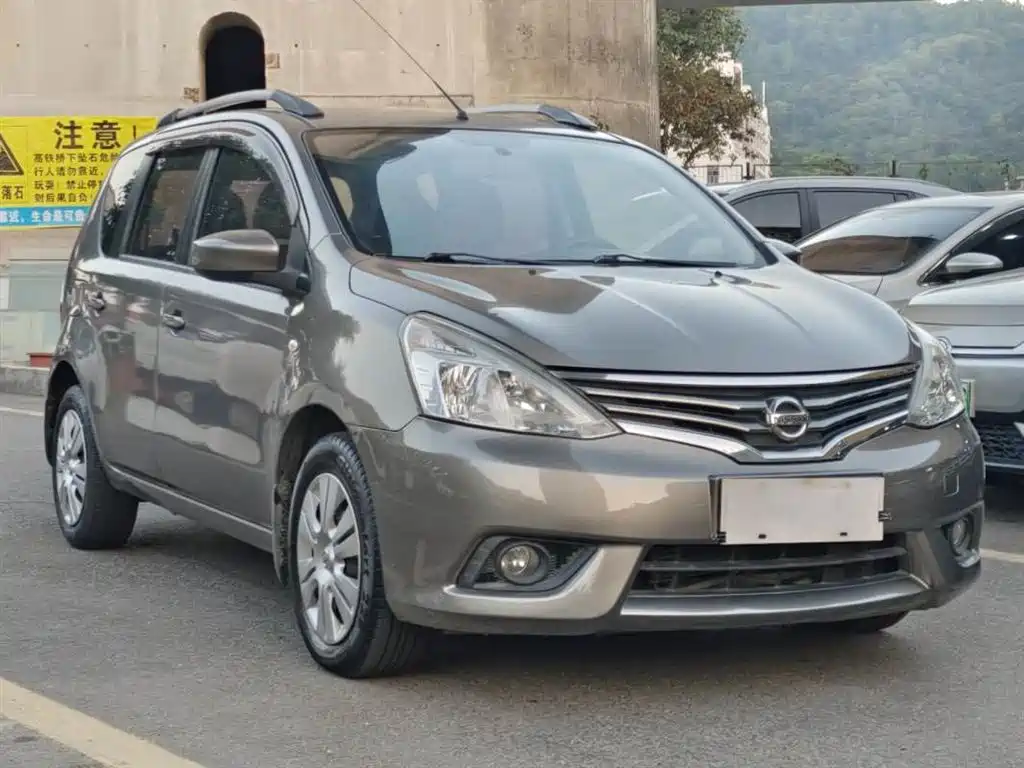 Livina 1.6 XE CVT Comfort