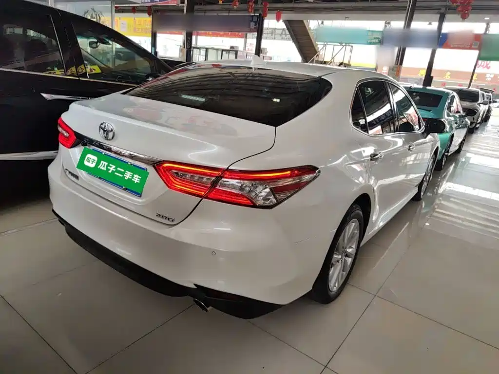 Camry 2.0 G Luxury