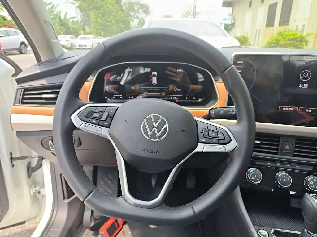 Bora 200 TSI DSG Joy Travel Navigation