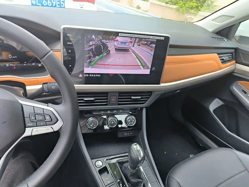 Bora 200 TSI DSG Joy Travel Navigation