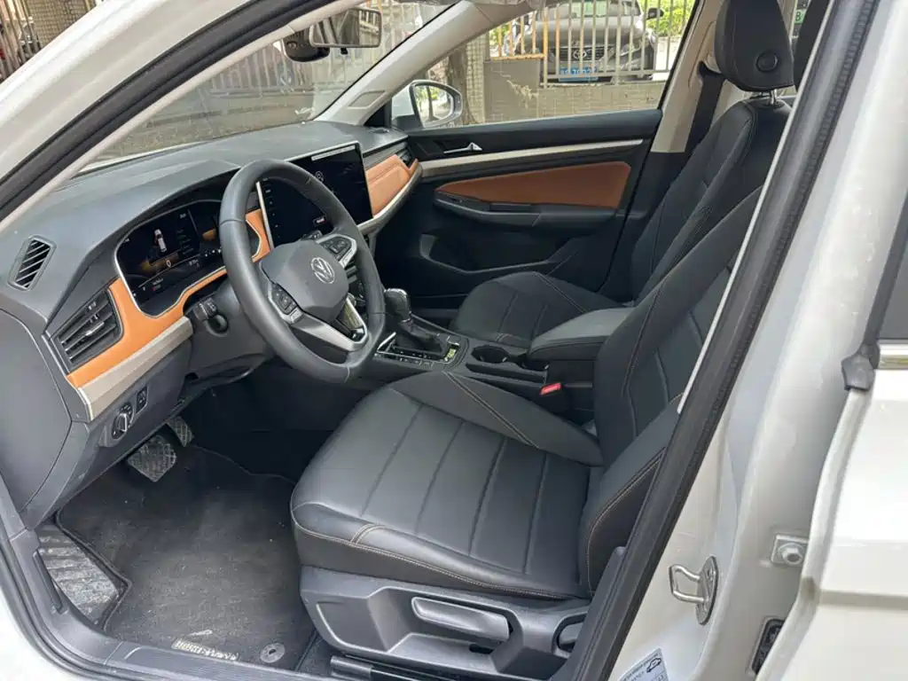 Bora 200 TSI DSG Joy Travel Navigation