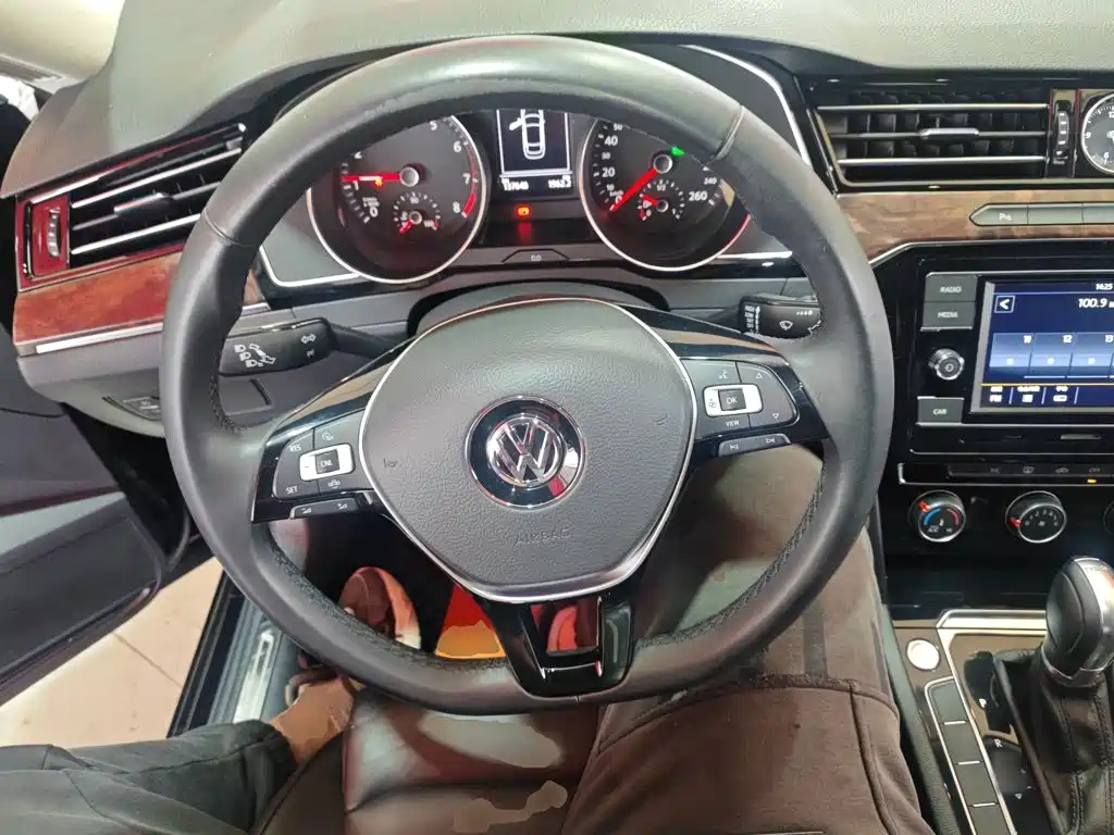 Magotan 330 TSI DSG Leading CN-VI
