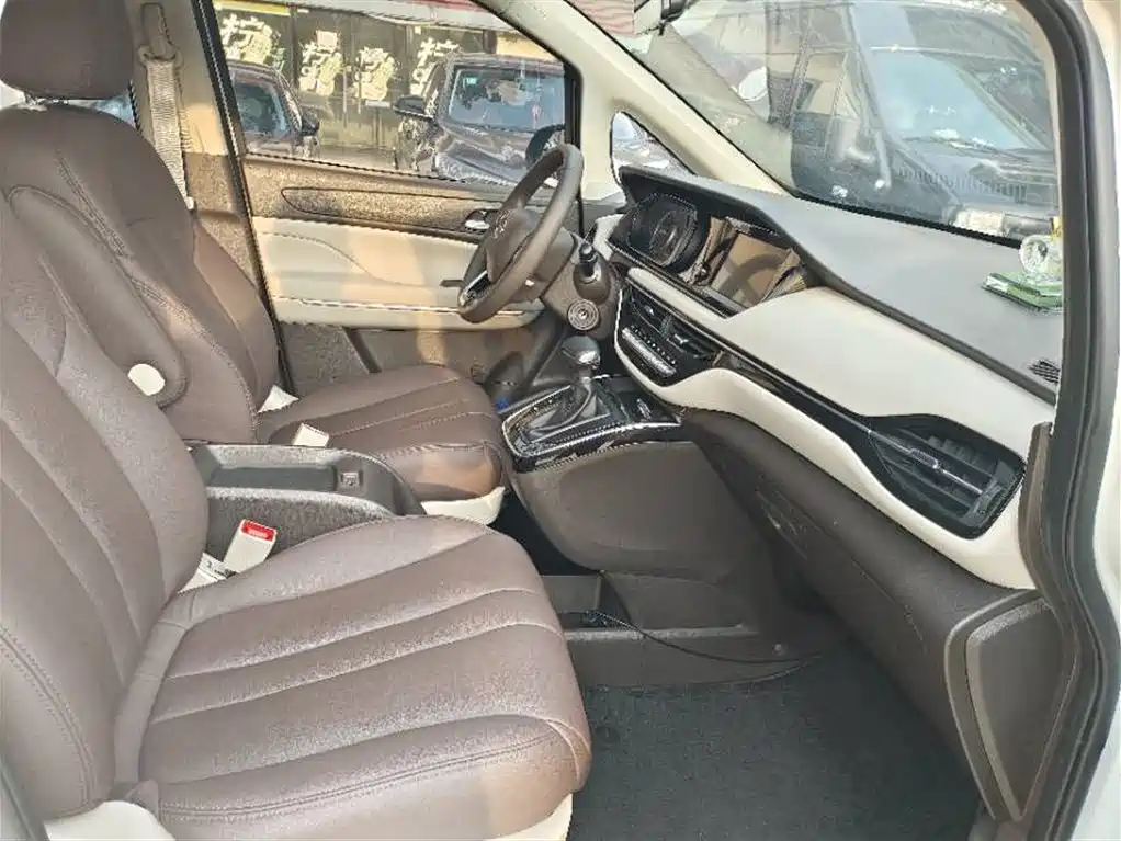 GAC Trumpchi M6 270 T Auto Elite (7-seat) CN-V