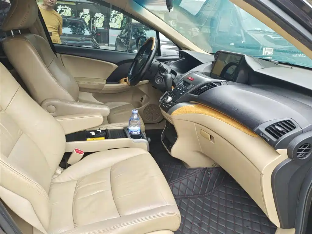 Odyssey Power Show 2.4 L Luxury