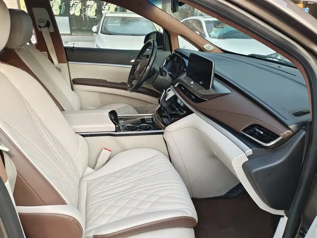 Buick GL8 Land Official Cabin 652 T Smart Luxury