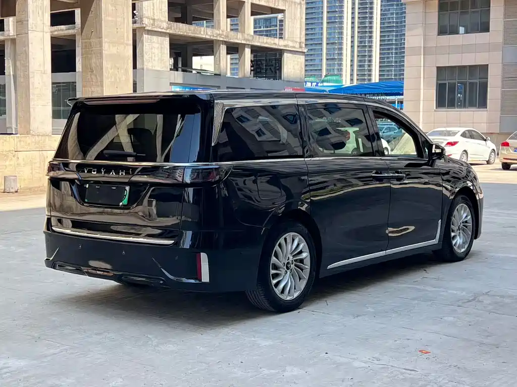 Voyah Dreamer Low Carbon Dream + Smart Drive Package