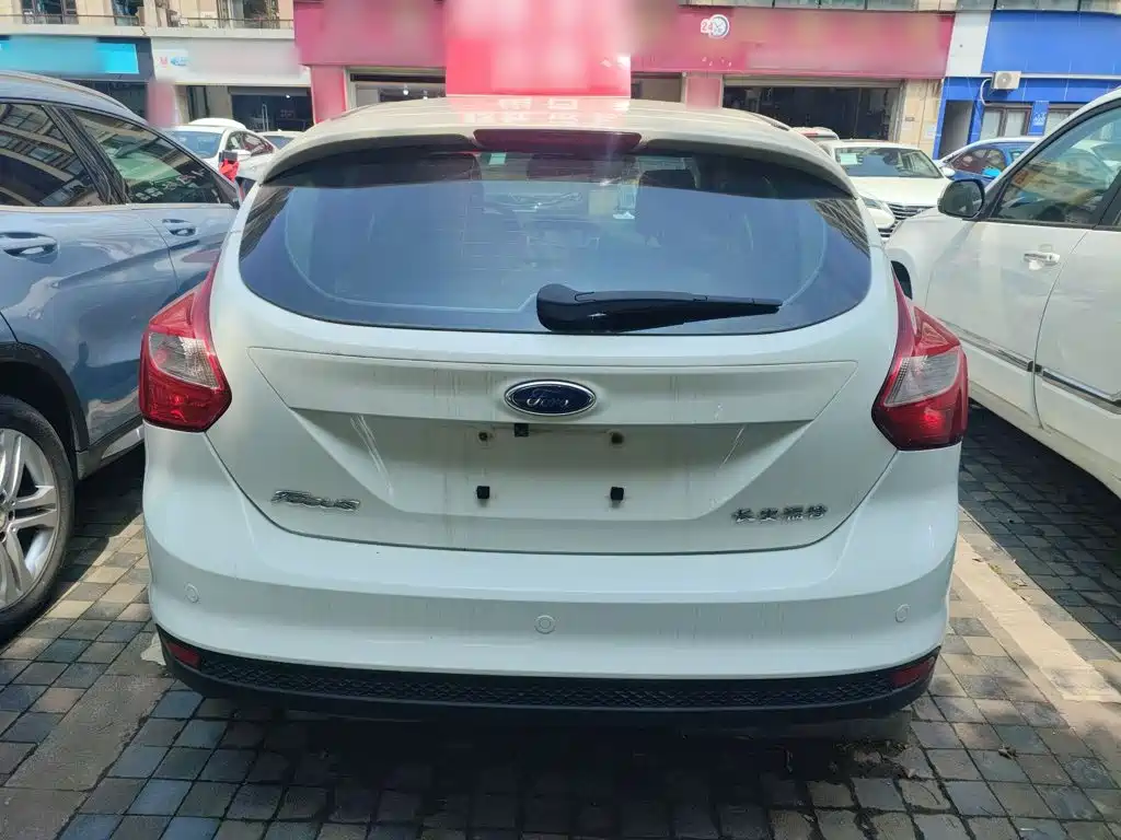 Focus Hatchback 1.6 L Auto Style