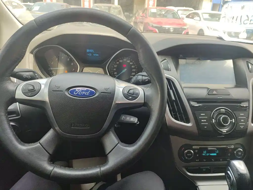 Focus Hatchback 1.6 L Auto Style