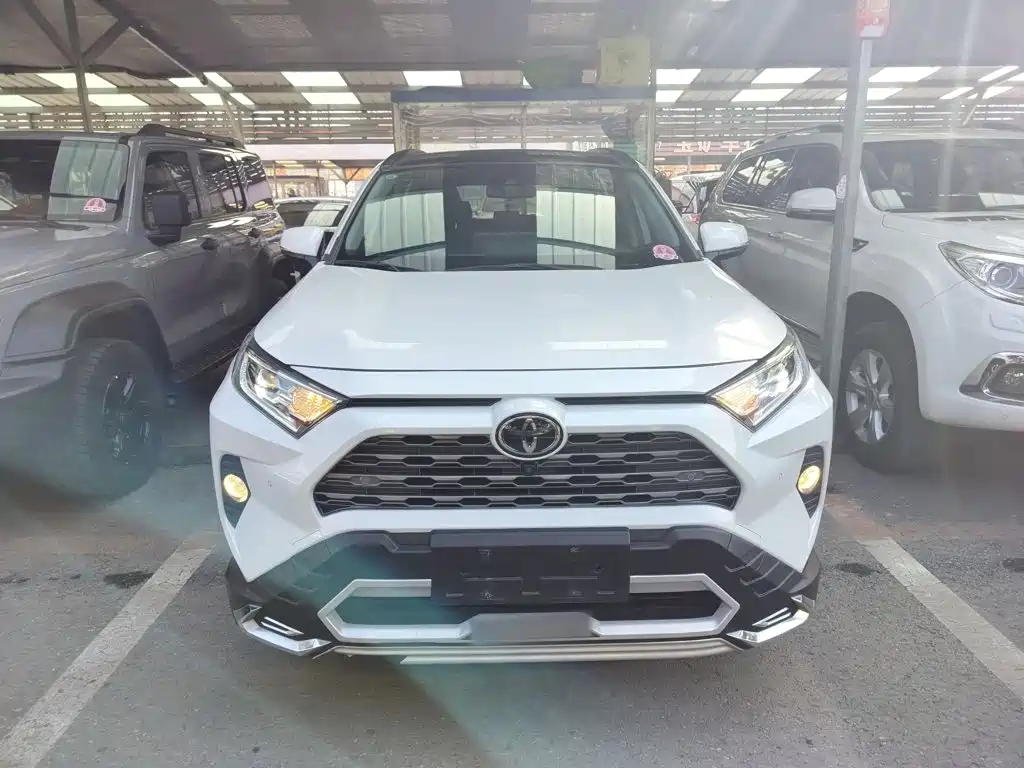RAV4 2.0 L CVT 2 WD Distinguished