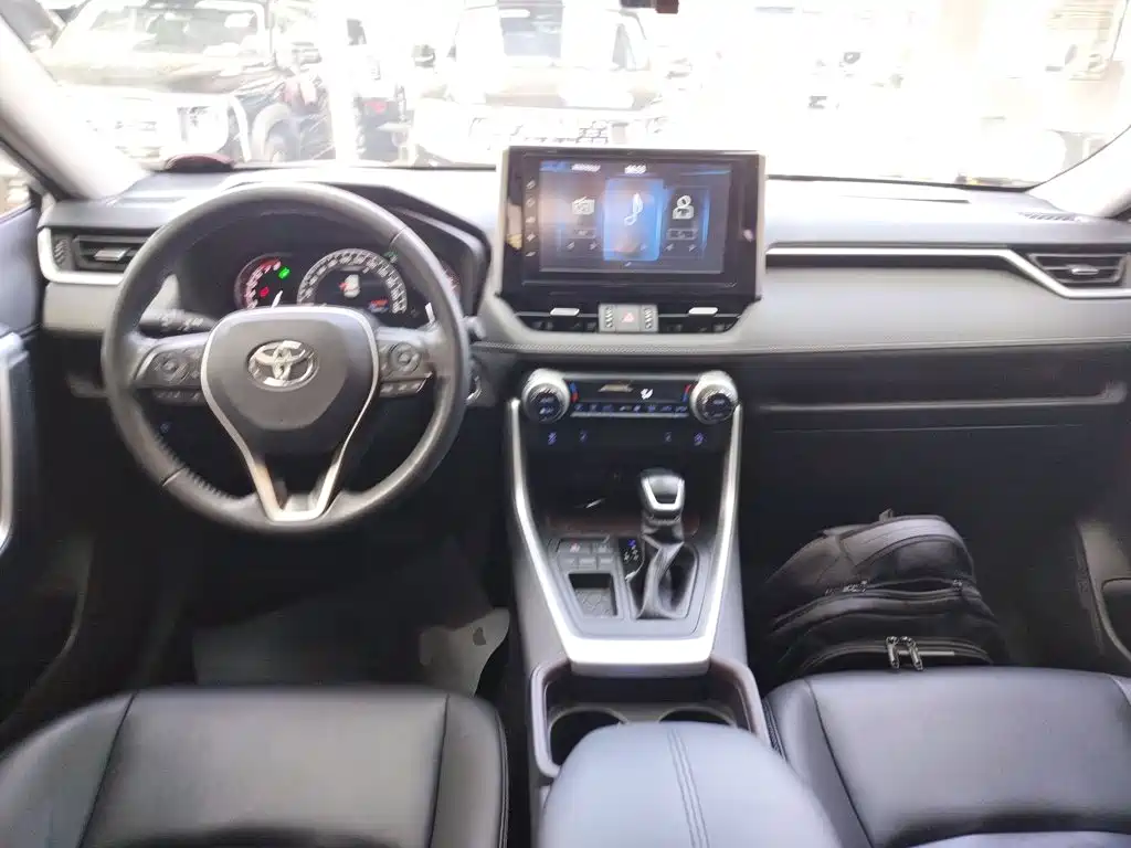 RAV4 2.0 L CVT 2 WD Distinguished