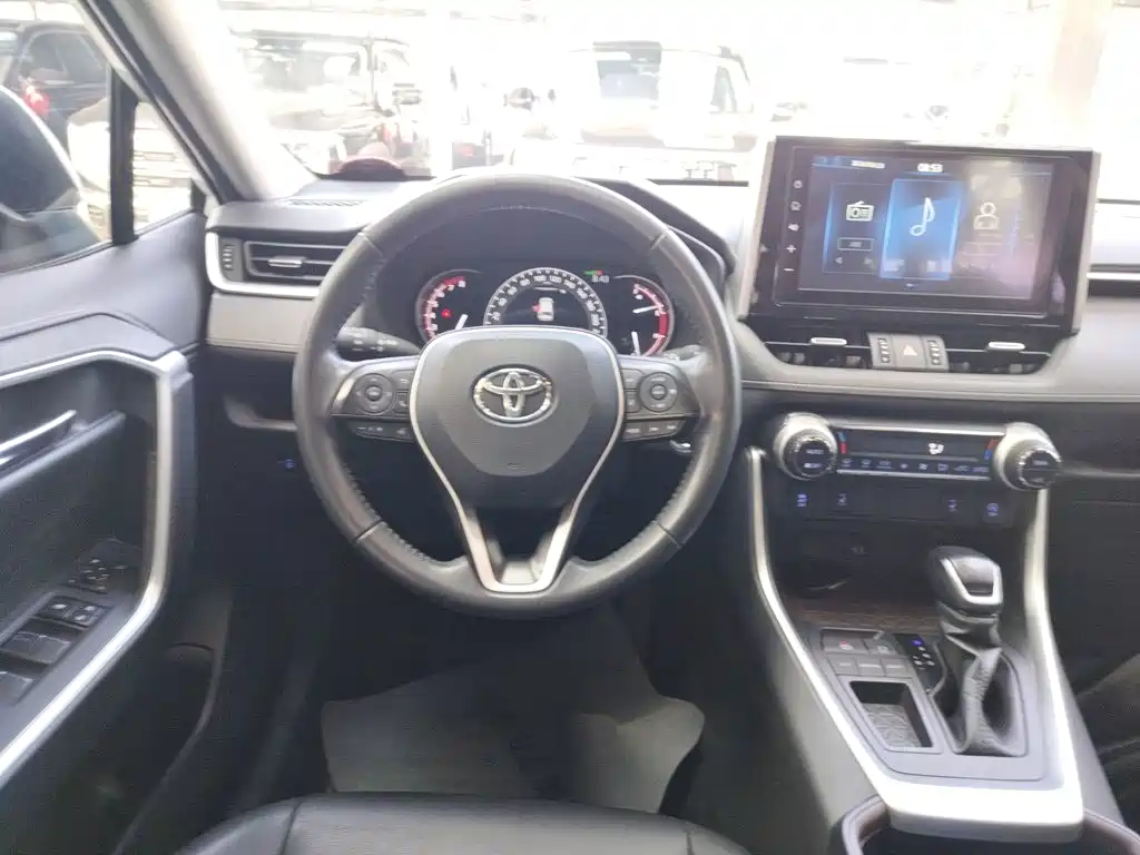 RAV4 2.0 L CVT 2 WD Distinguished