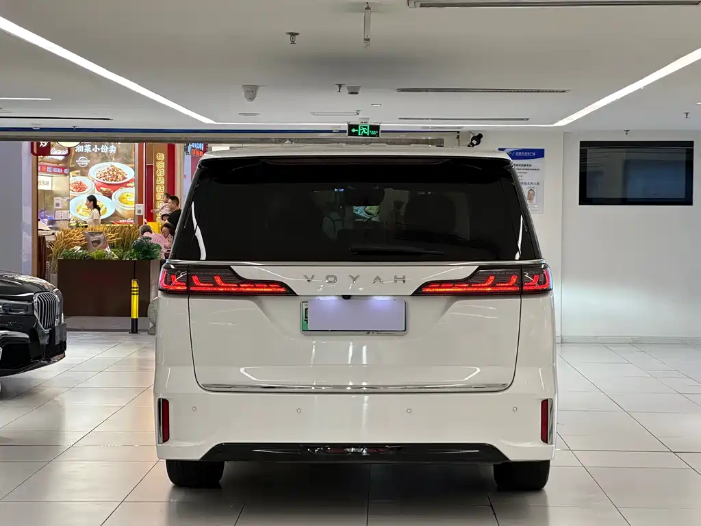 Voyah Dreamer Low Carbon Dream + Smart Enjoyment Package