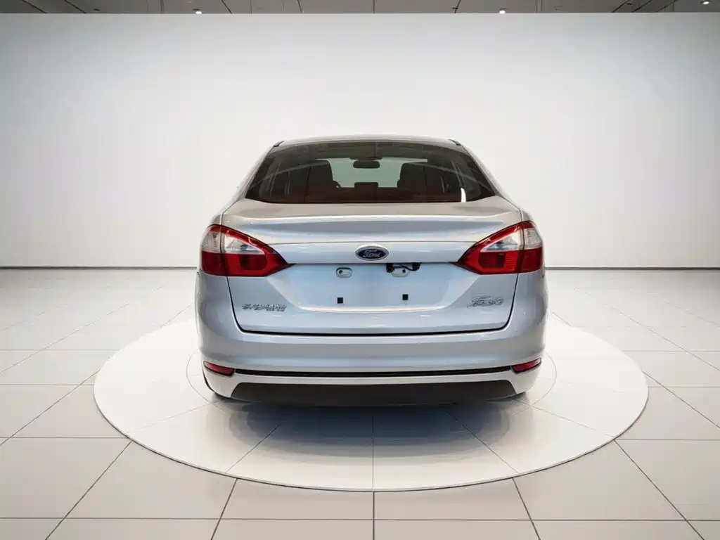 Fiesta Sedan 1.5 L Manual Style