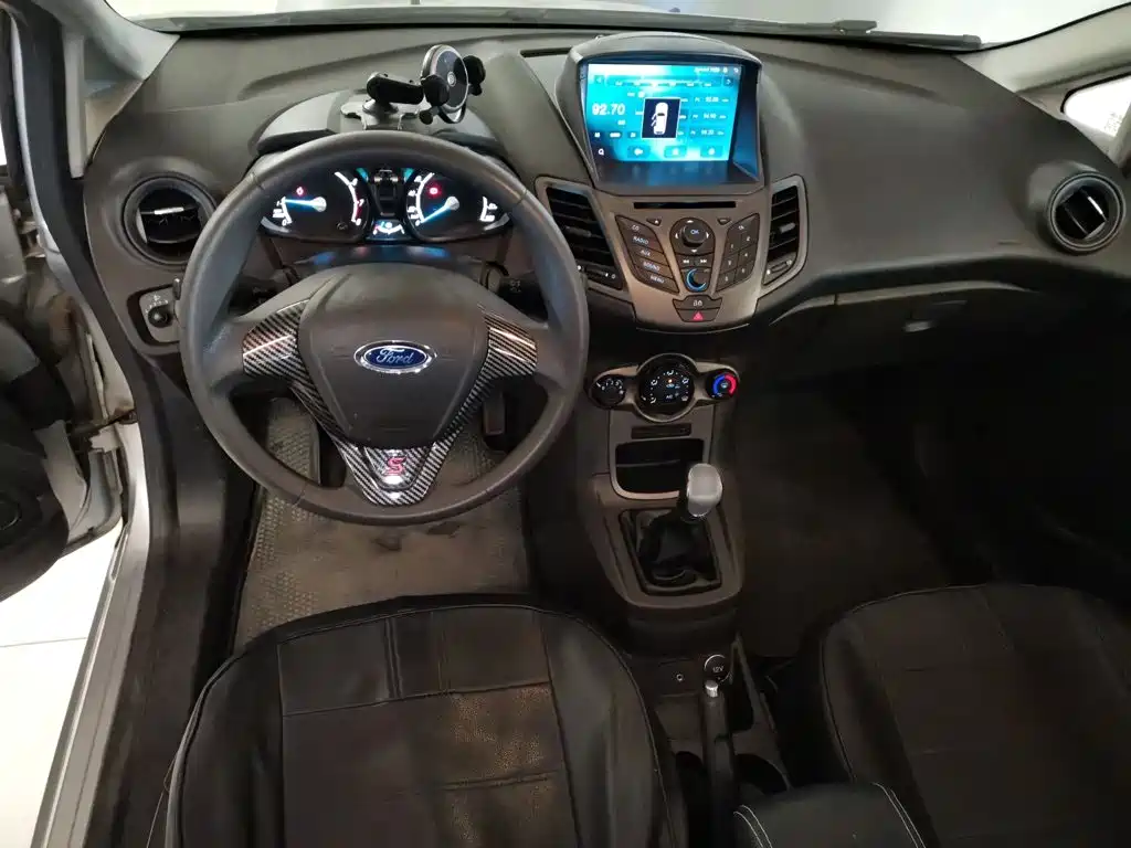 Fiesta Sedan 1.5 L Manual Style