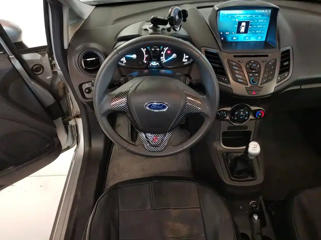 Fiesta Sedan 1.5 L Manual Style