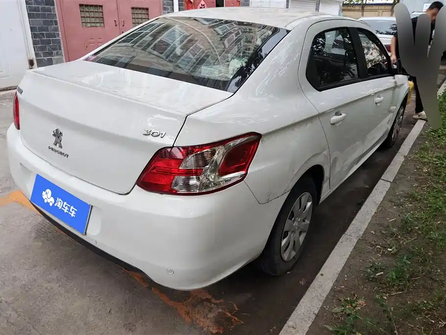 Peugeot 301 1.6 L Manual Comfort