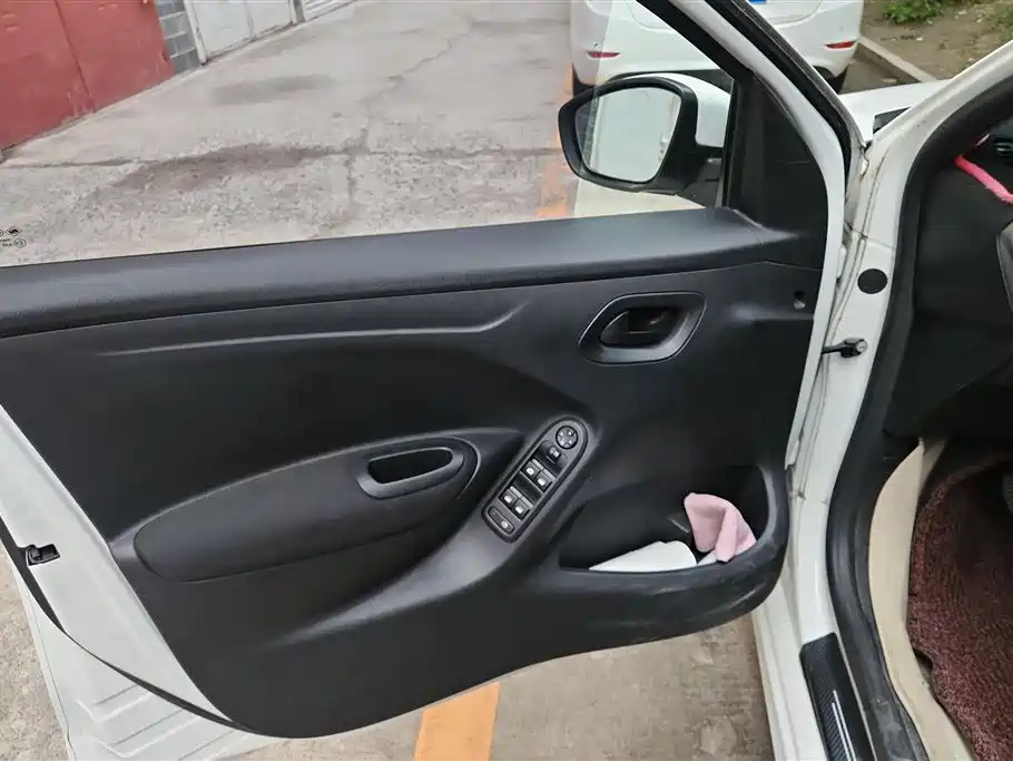 Peugeot 301 1.6 L Manual Comfort