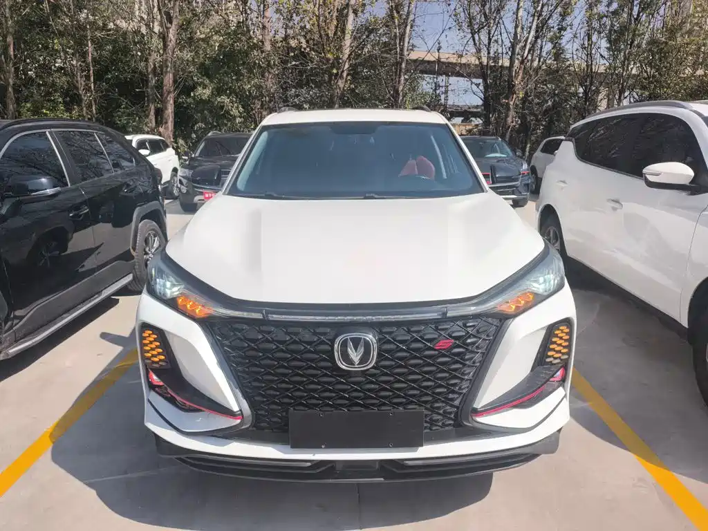 Changan CS75 PLUS 1.5 T Auto Luxury