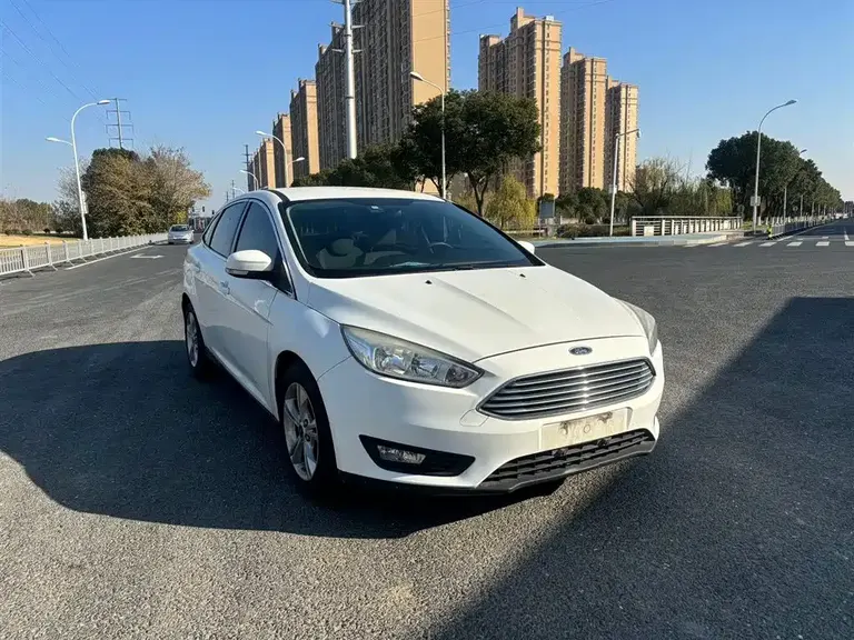 Ford Focus Sedan 1.6 L Auto Comfort