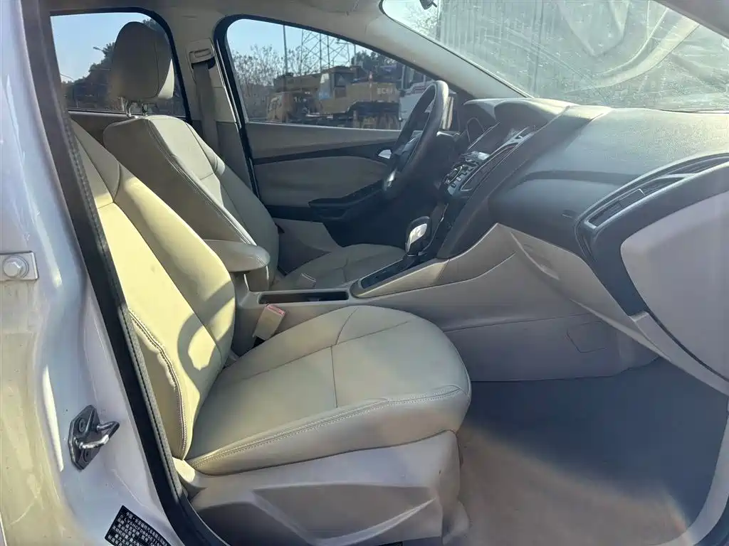 Focus Sedan 1.6 L Auto Comfort