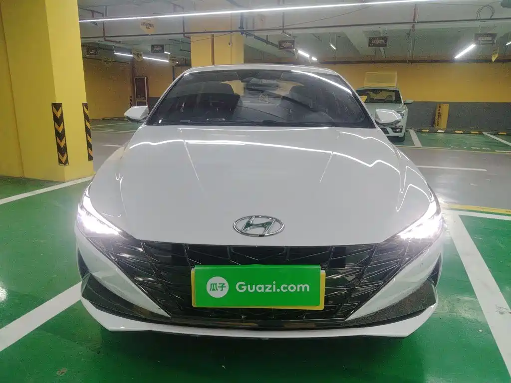 Elantra 240 TGDi DCT LUX Distinguished