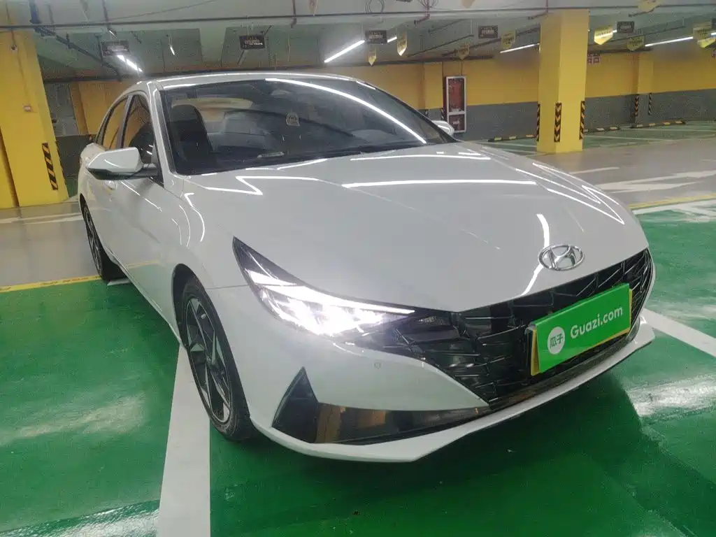 Elantra 240 TGDi DCT LUX Distinguished