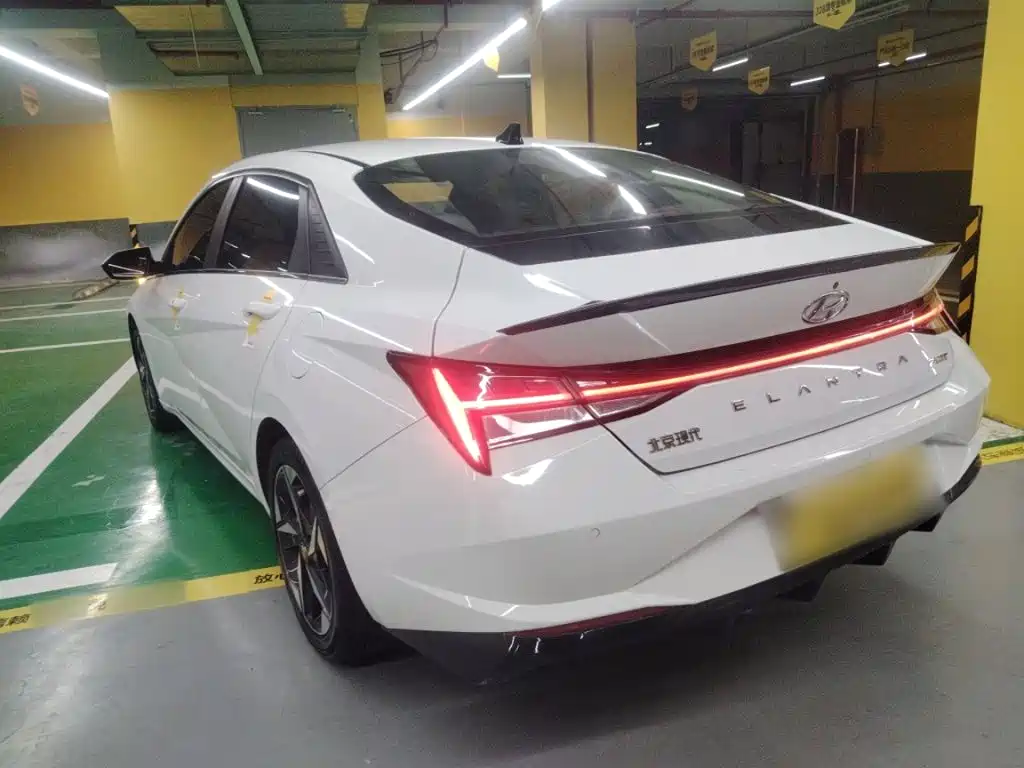 Elantra 240 TGDi DCT LUX Distinguished
