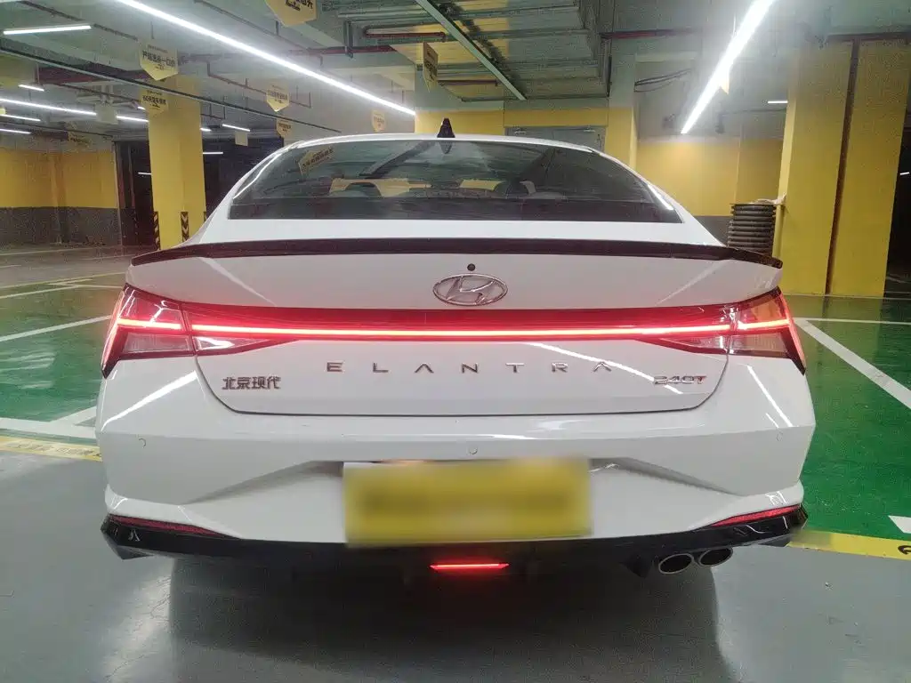 Elantra 240 TGDi DCT LUX Distinguished