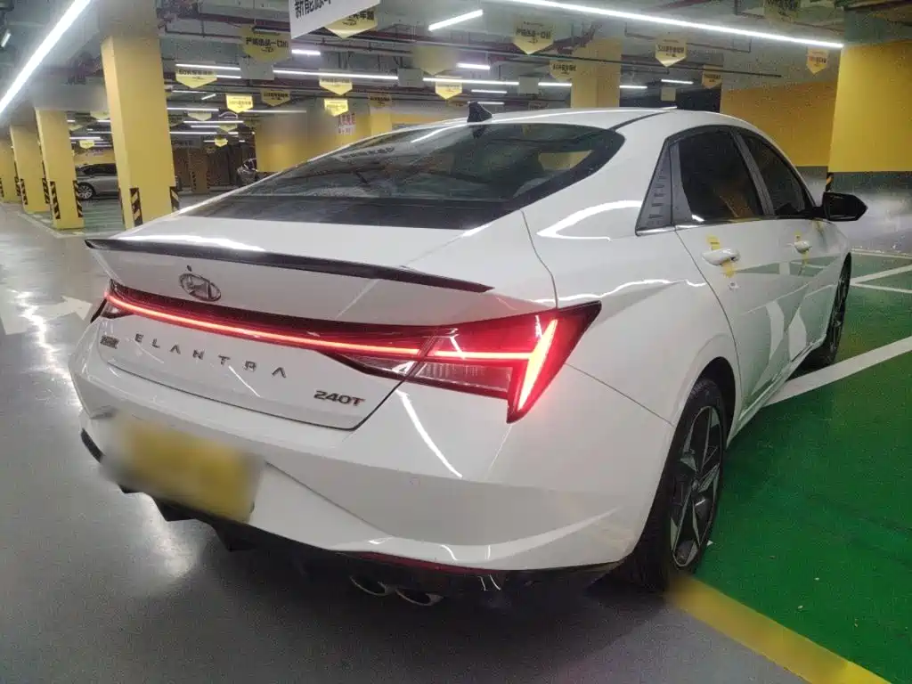 Elantra 240 TGDi DCT LUX Distinguished