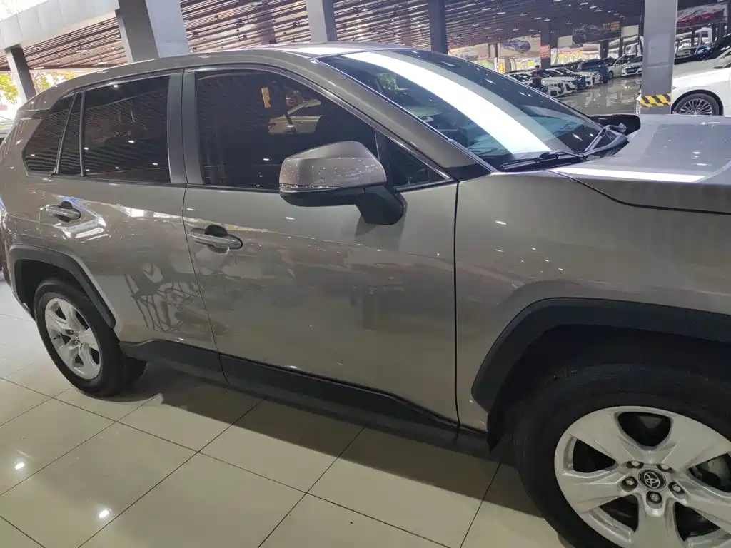 RAV4 2.0 L CVT 2 WD Urban