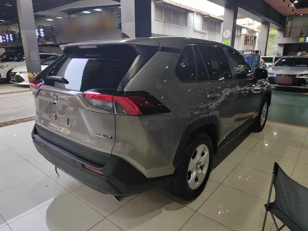 RAV4 2.0 L CVT 2 WD Urban