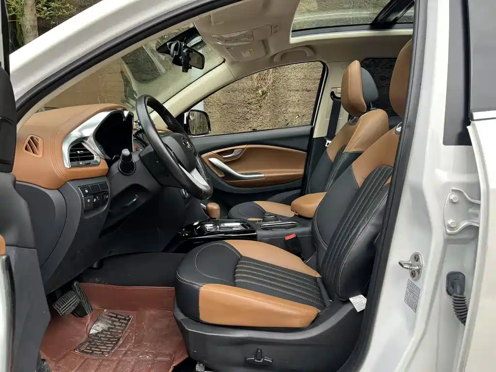 Soueast DX7 1.5 T Auto Luxury
