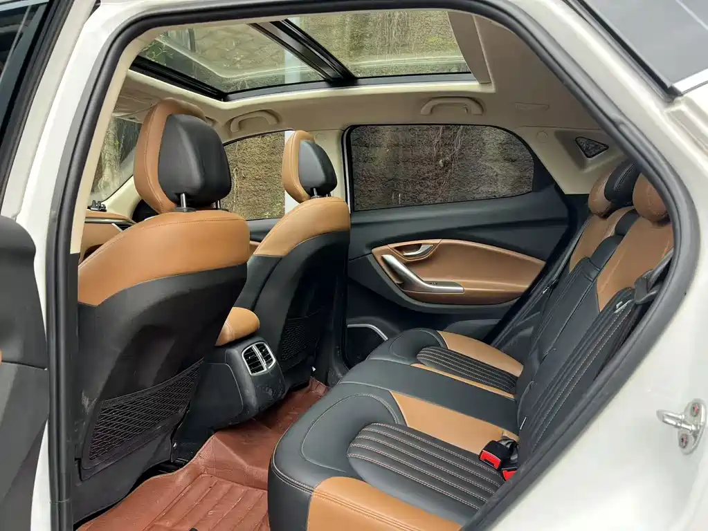 Soueast DX7 1.5 T Auto Luxury