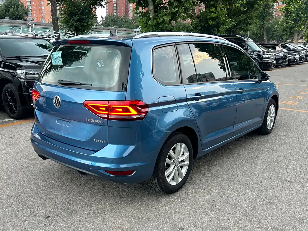 Touran Touran L 280 TSI DSG Comfort 7-seat CN-V