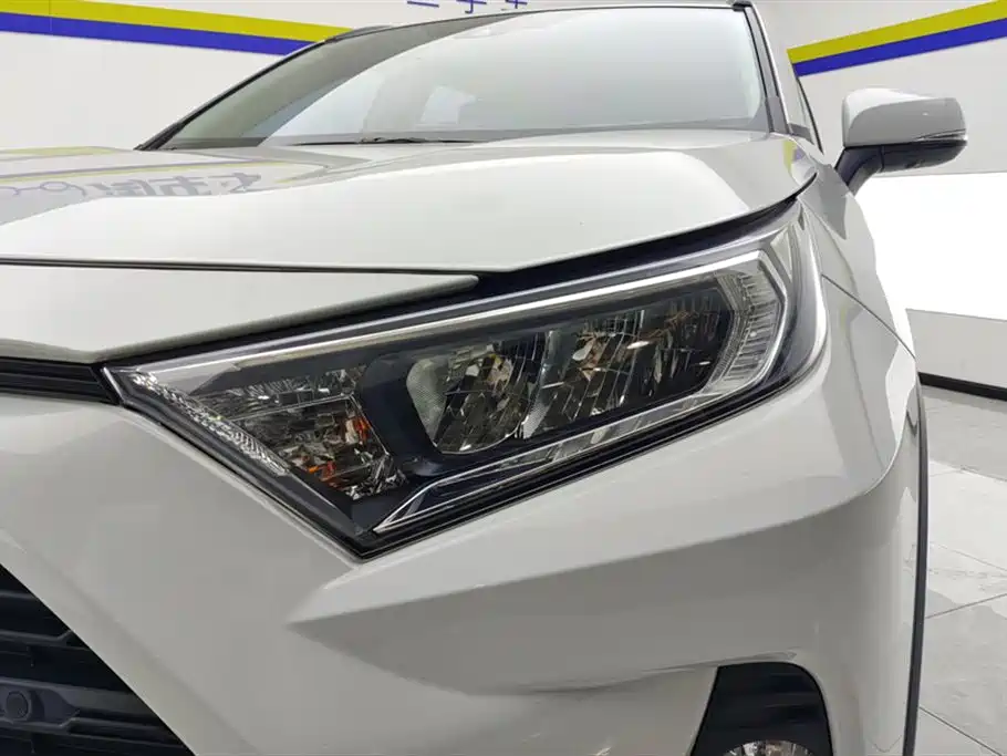 RAV4 2.0 L CVT 2 WD Style Plus