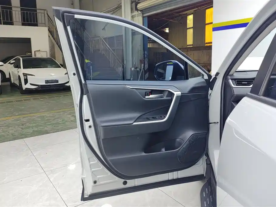 RAV4 2.0 L CVT 2 WD Style Plus