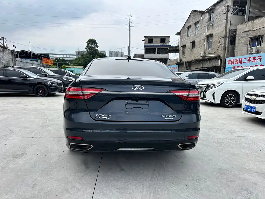 Taurus EcoBoost 245 Premium