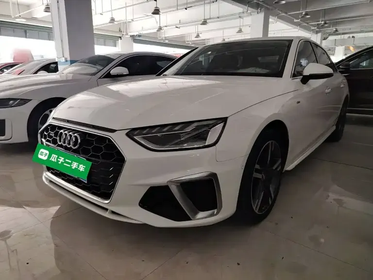 Audi A4 L 40 TFSI quattro Luxury Dynamic