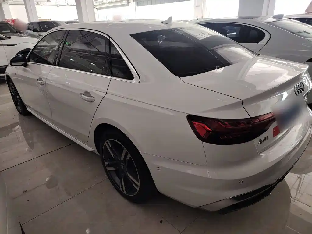 Audi A4 L 40 TFSI quattro Luxury Dynamic