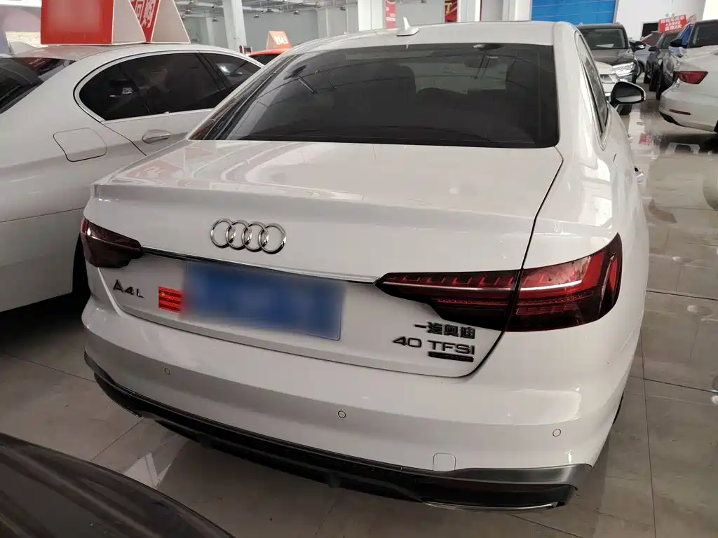 Audi A4 L 40 TFSI quattro Luxury Dynamic