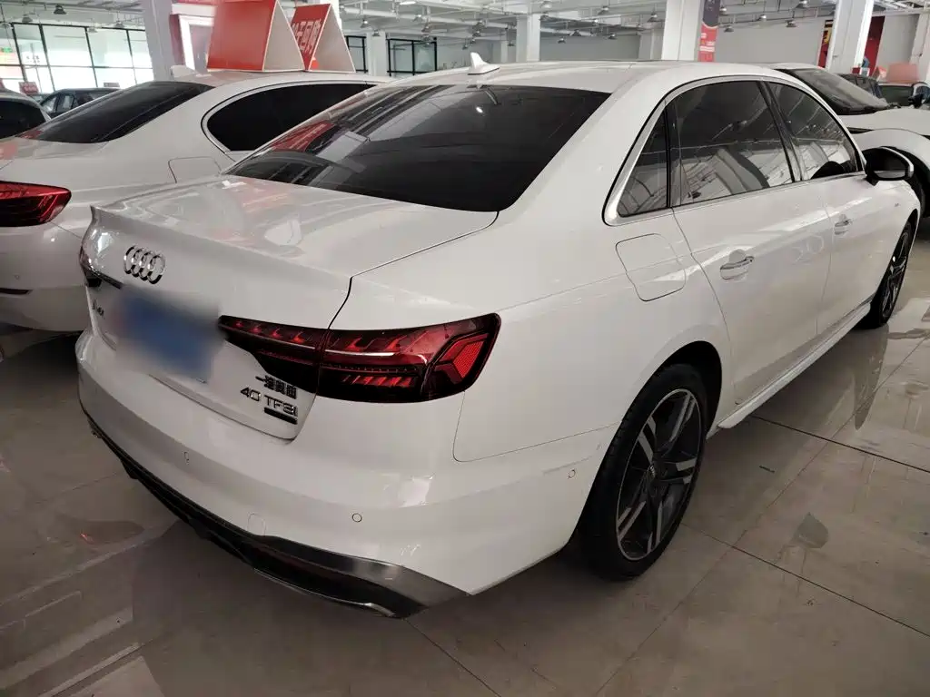 Audi A4 L 40 TFSI quattro Luxury Dynamic