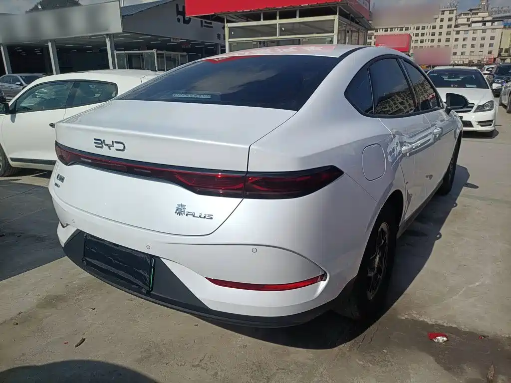 Qin PLUS DM-i Smart Drive 55 KM Leading