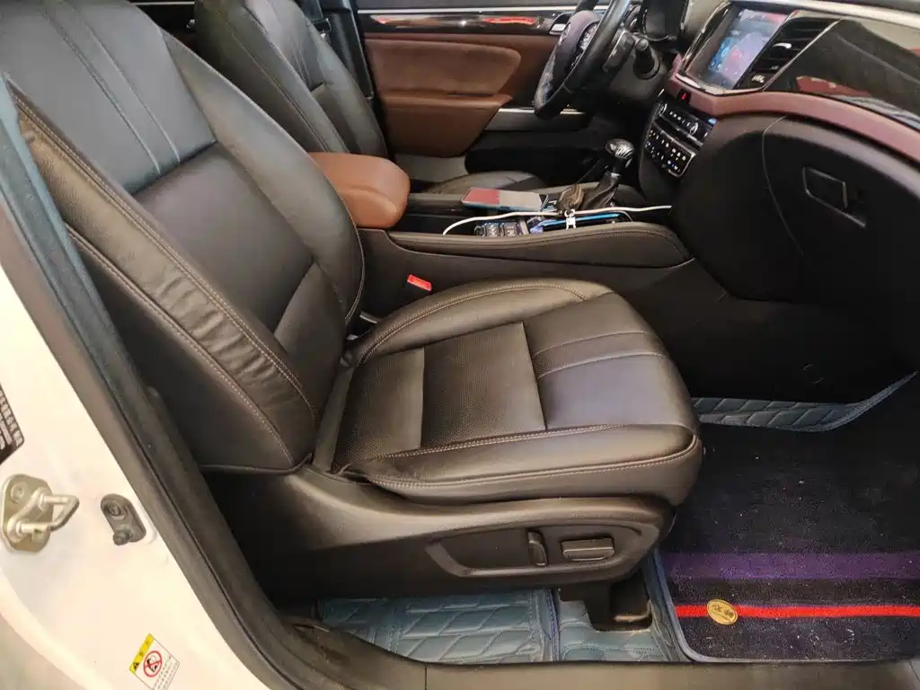 GAC Trumpchi GS8 320 T 2 WD Luxury Connected (7-seat)