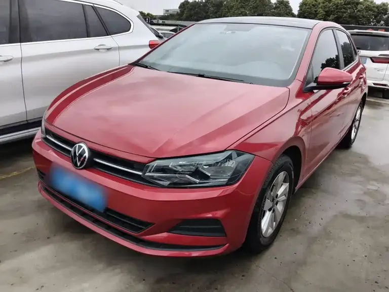 Volkswagen Polo Plus 1.5 L Auto Colorful Tech