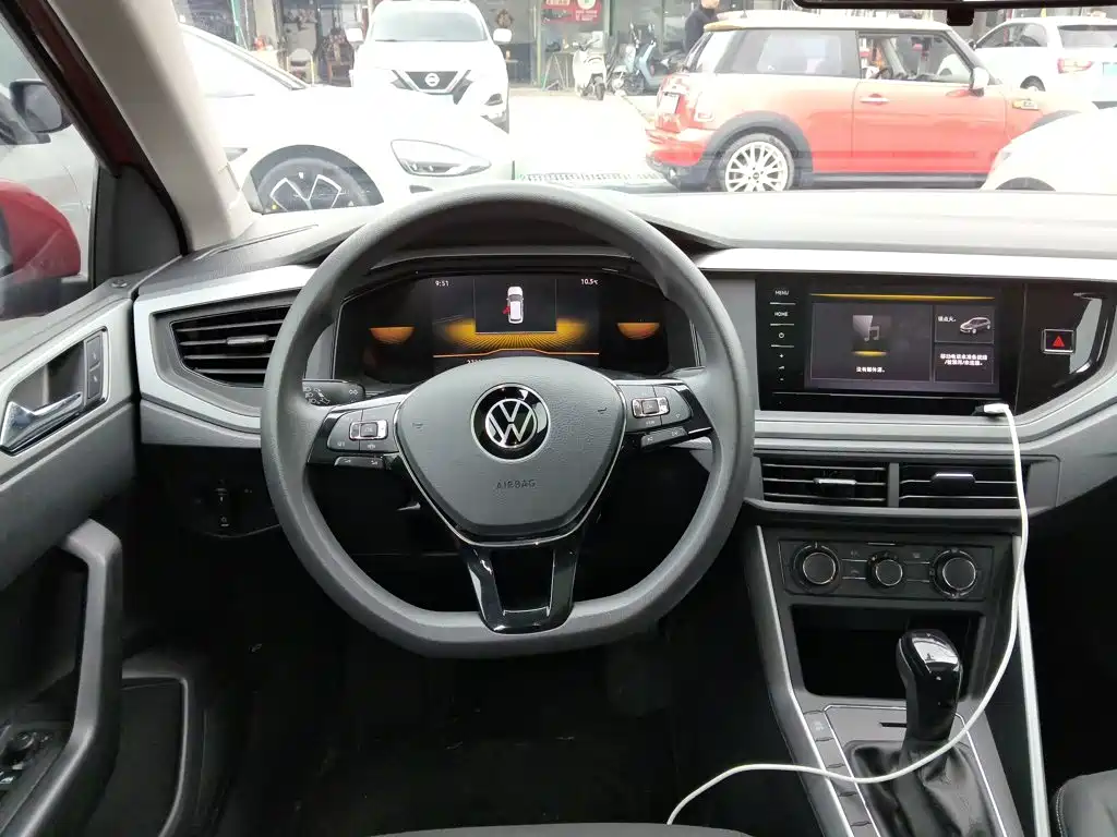 Polo Plus 1.5 L Auto Colorful Tech