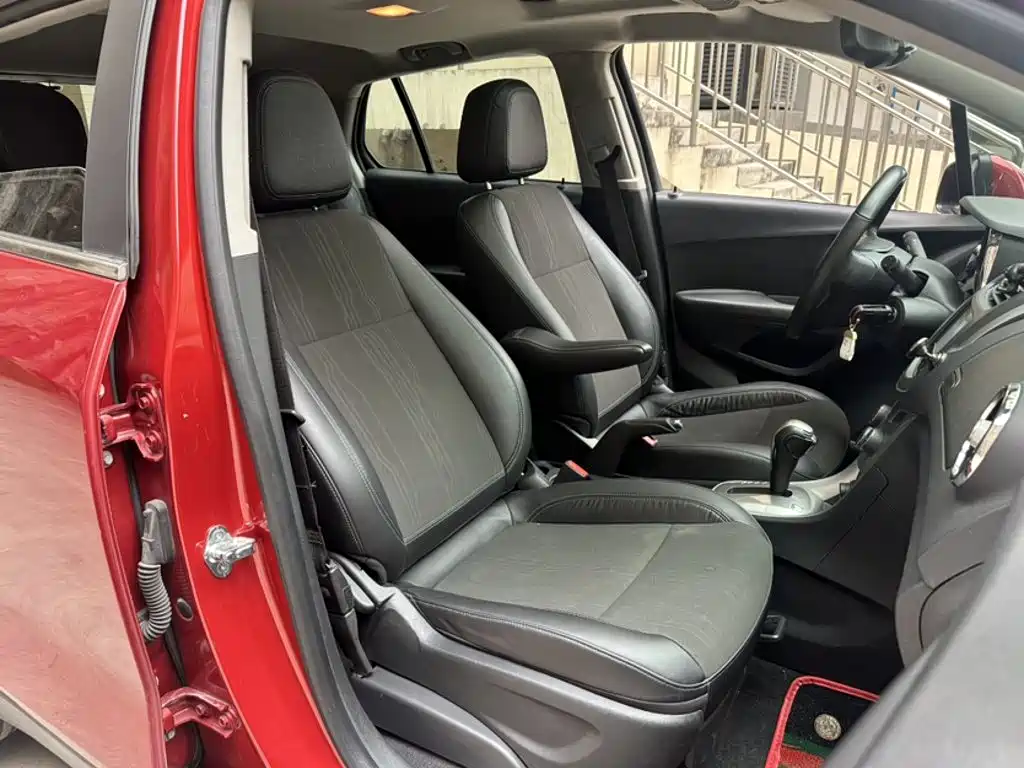 Tracker 1.4 T Auto 2 WD Luxury