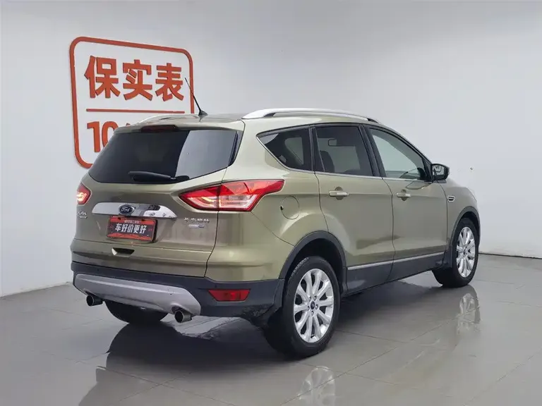 Ford Kuga 2.0 L GTDi 4 WD Distinguished