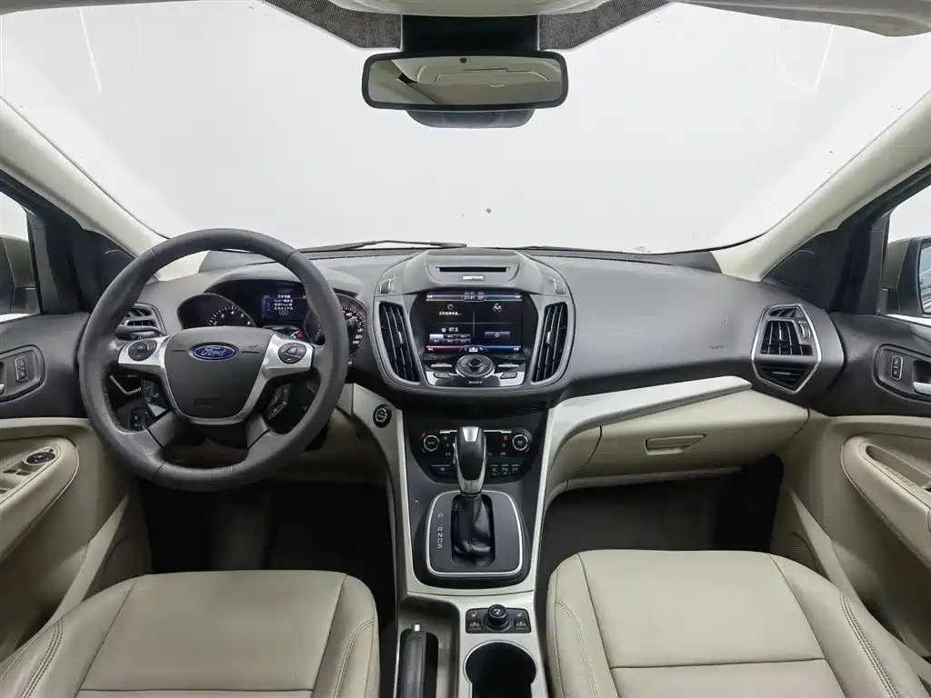 Kuga 2.0 L GTDi 4 WD Distinguished