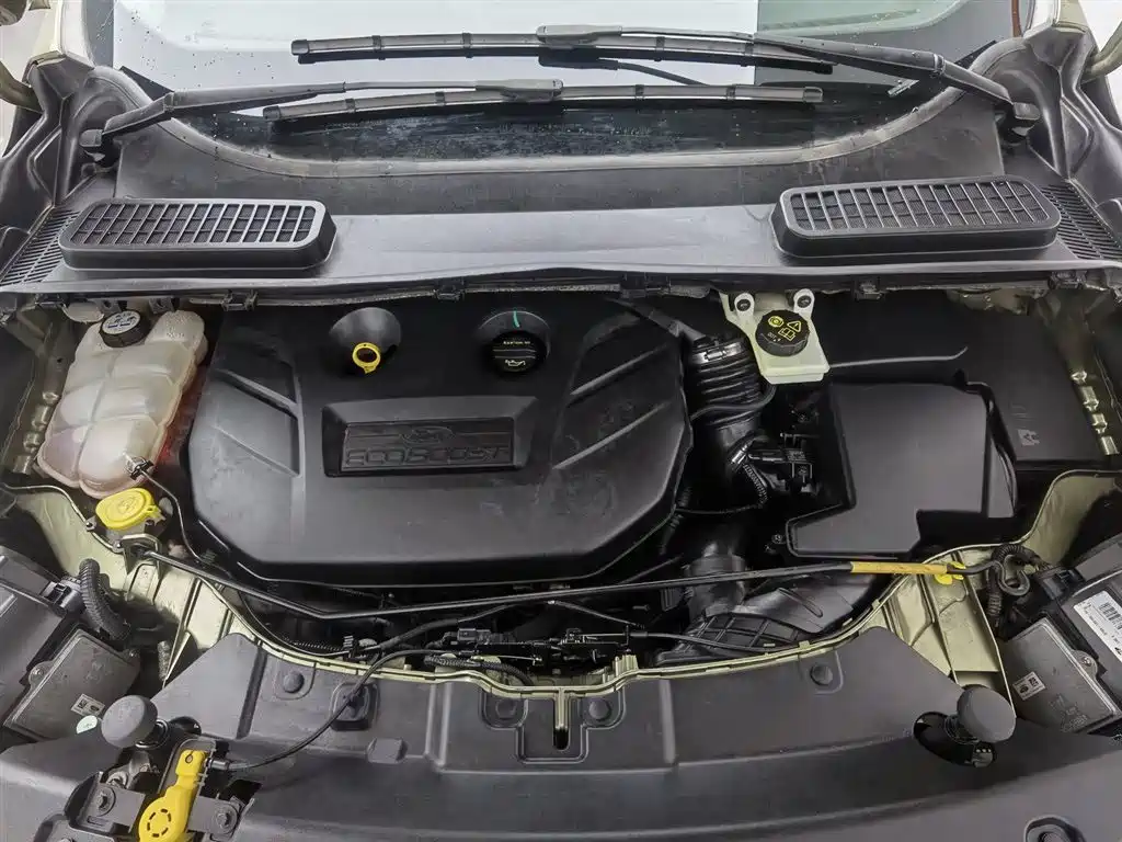 Kuga 2.0 L GTDi 4 WD Distinguished